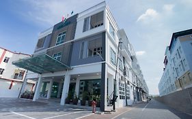 Hotel Adya Express Chenang